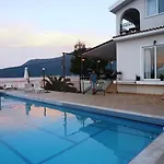 Bay 3* סאמי